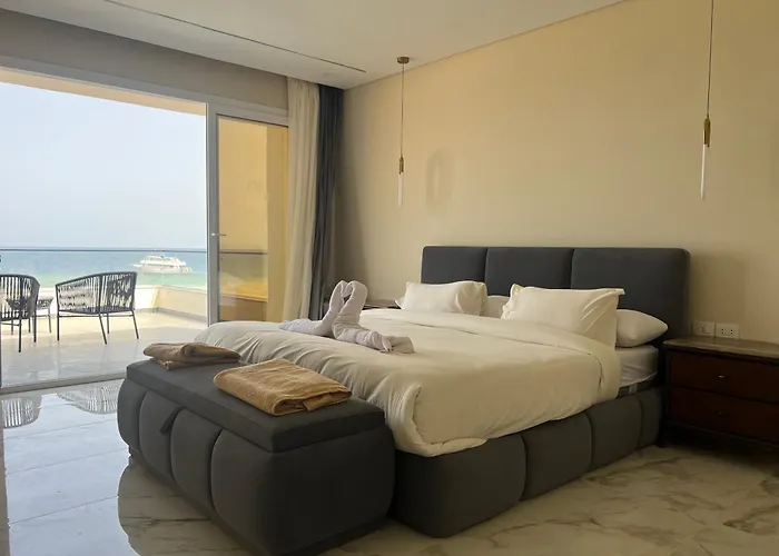 Kuba Luxury Heated Pool