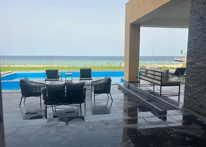 Kuba Luxury Heated Pool